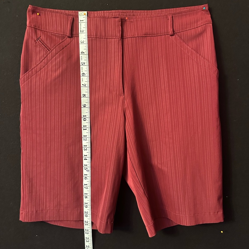 Nike Golf Women’s Size 12 Burgundy Bermuda Shorts